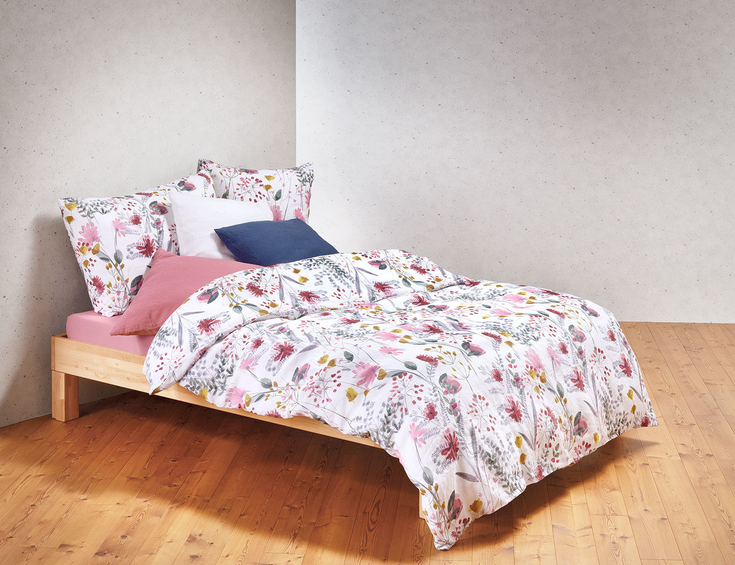 Bettwäsche mit farbigem Blumenmuster