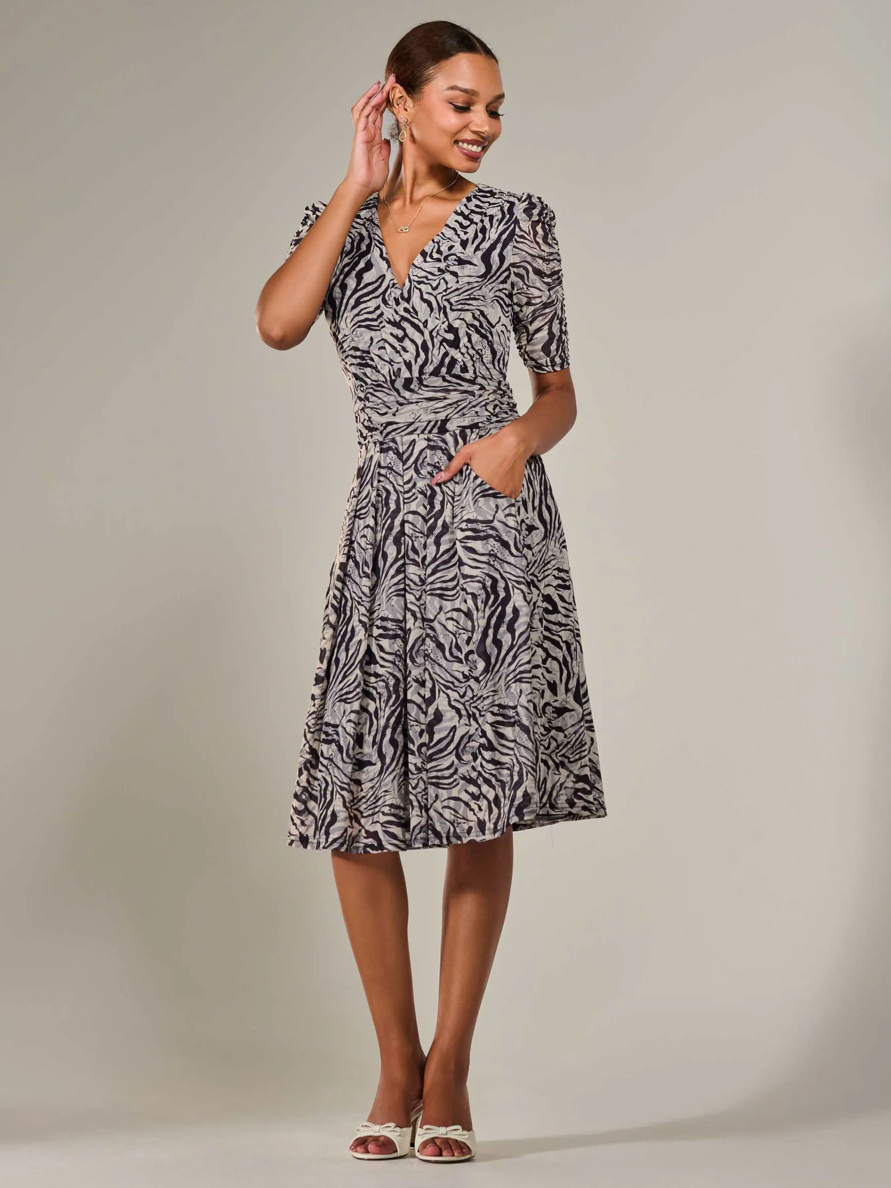 Zwart - Jolie Moi Mesh Half Sleeve Midaxi Dress