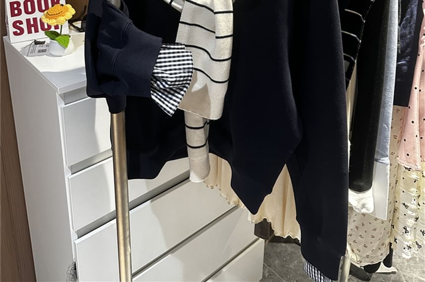 Gilmort - Sweatshirt met ronde hals / Mini-kokerrok met trekkoord in de taille / Sjaal
