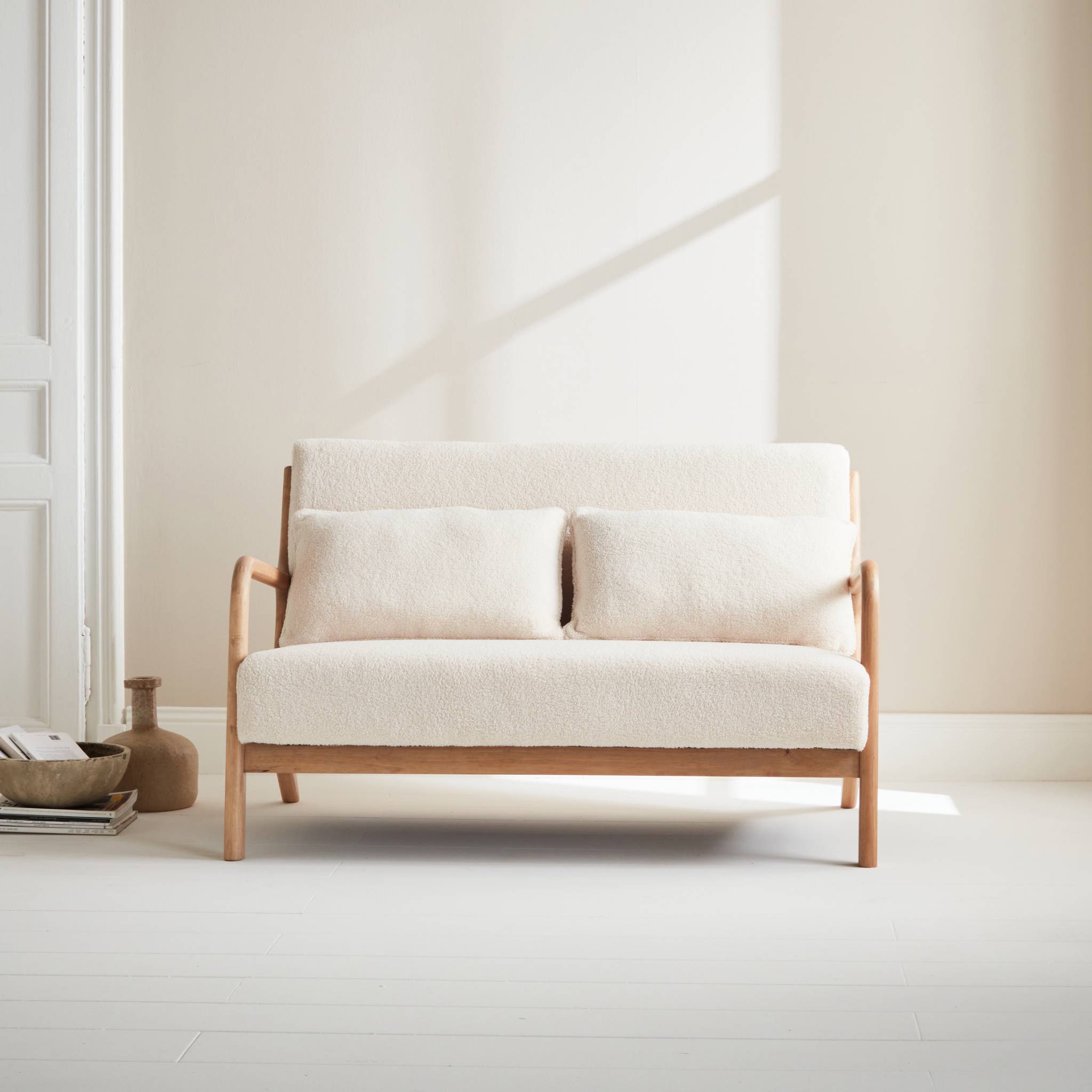 Banquette 2 places scandinave en bois et tissu bouclette. Lorens. L 124 x p 83 x h 77cm