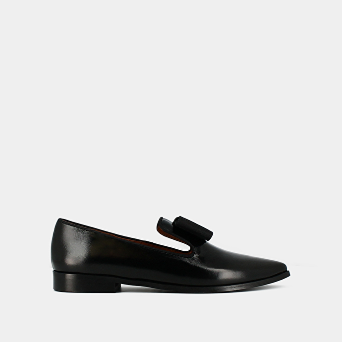 Mocassins à nœuds et bouts pointus  en cuir noir