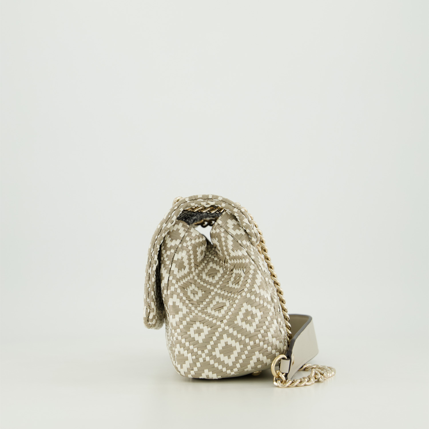 GUESS RIANEE CONVERTIBLE XBODY FLAP