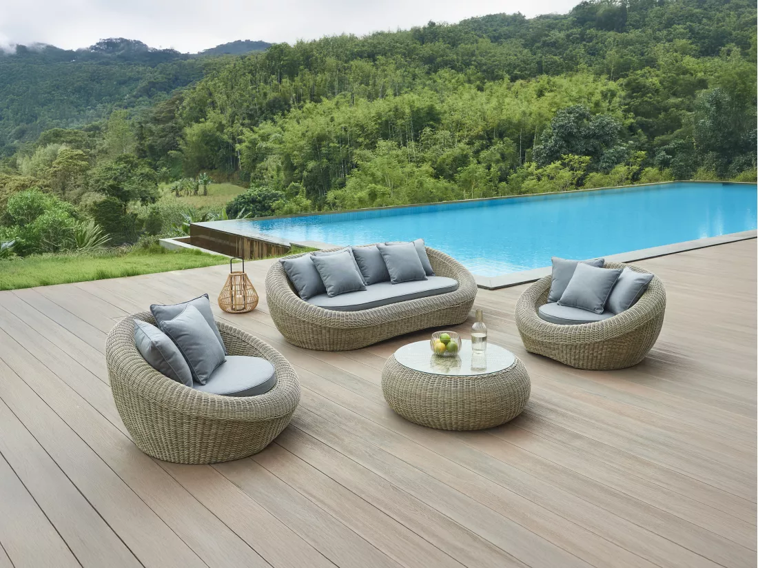 Salon de jardin en résine tressée naturel foncé : canapé, 2 fauteuils et table basse - WHITEHEAVEN de MYLIA