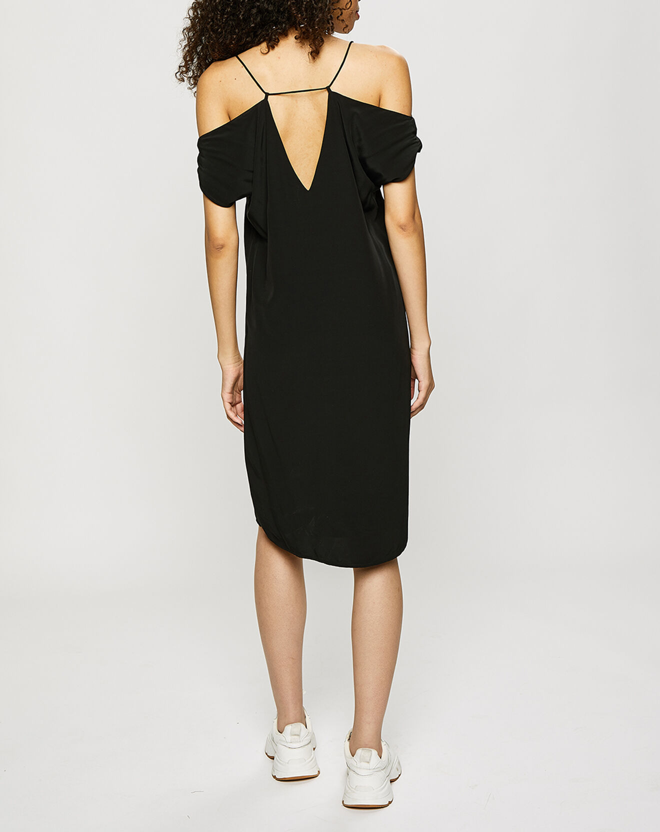 Esprit Robe mi-longue à encolure carmen noire