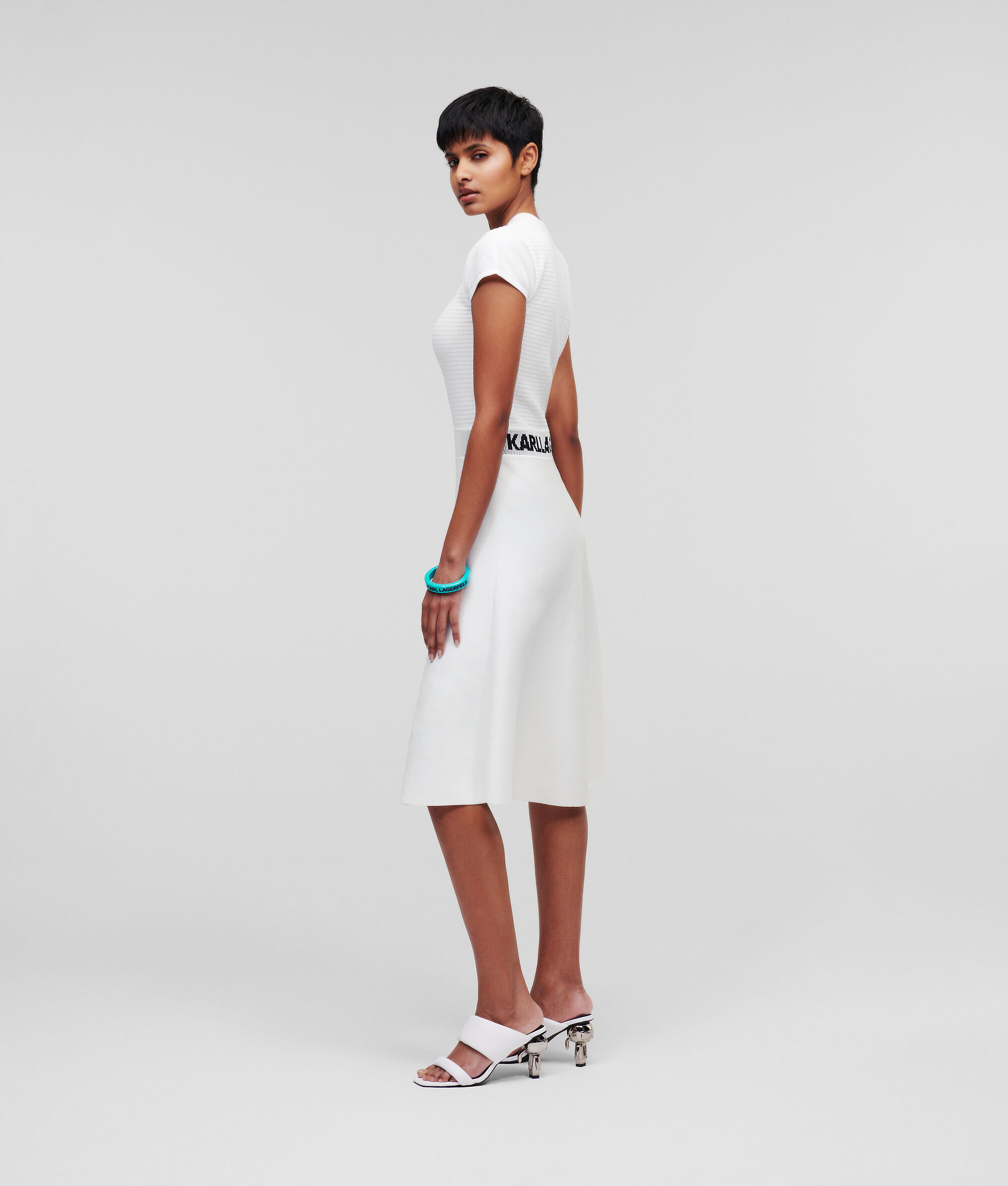 ROBE TRICOT À MANCHES COURTES