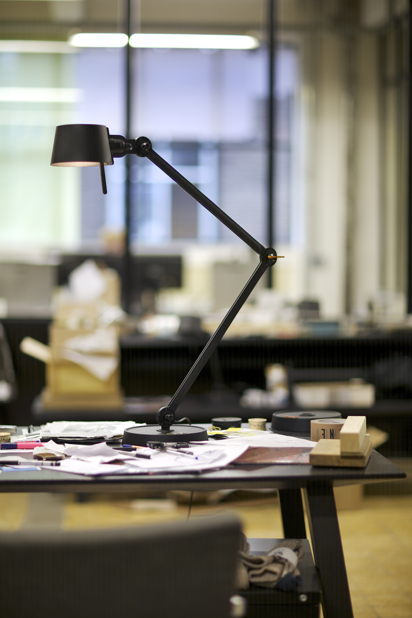 Bureaulamp Bolt met voet 2 armen midnight gray