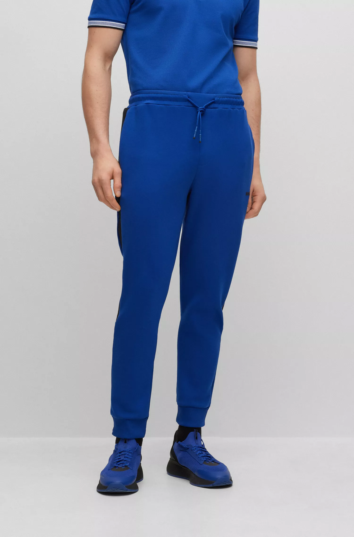 Calça de fato de treino BOSS verde em mistura de algodão com faixa lateral.