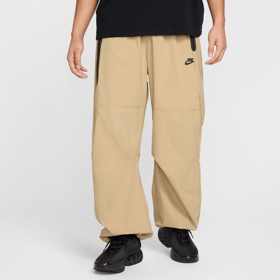 Nike Bas de Survêtement Tech Woven Oversized - Parachute Beige/Noir