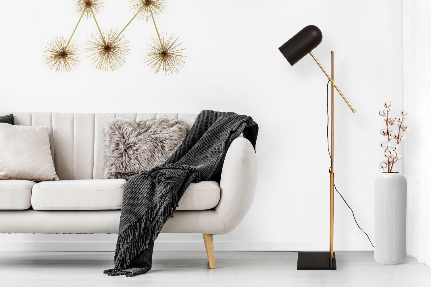 Minimalistische staande lamp in zwart en goud, Scandinavisch design, modern, 160 cm | Woonkamer/eetkamerlamp