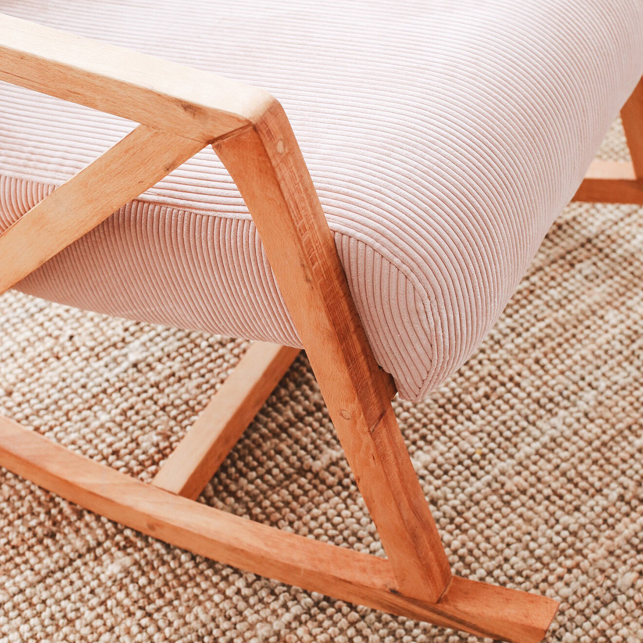Homitis Fauteuil à bascule en Velours côtelé Nini Sallanan rose - 85x67x75 cm