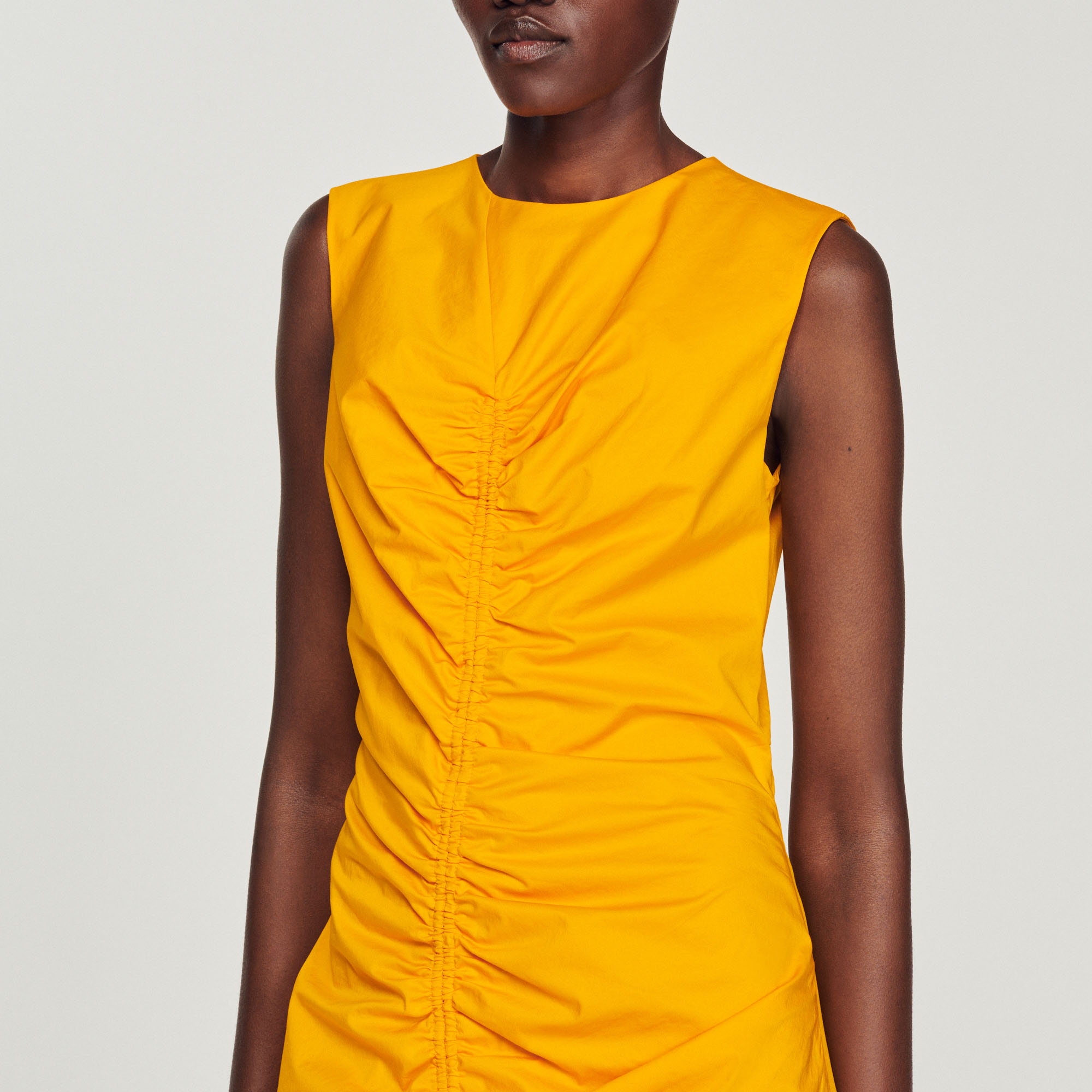 Robe longue froncee