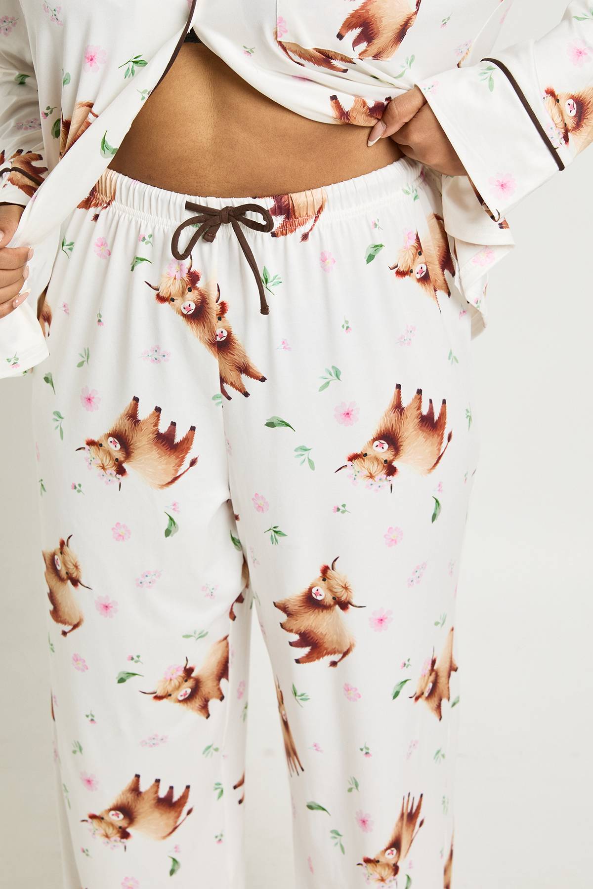 boohoo Ensemble Pyjama Grande Taille Chemise Et Pantalon À Manches Longues Imprimé Vache Highland