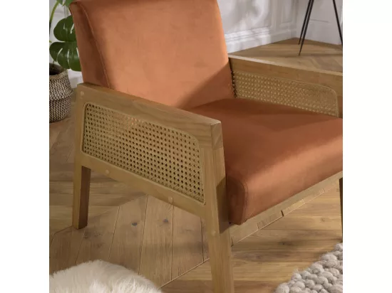 ALBANE - Fauteuil velours orange pieds bois et accoudoirs rotin
