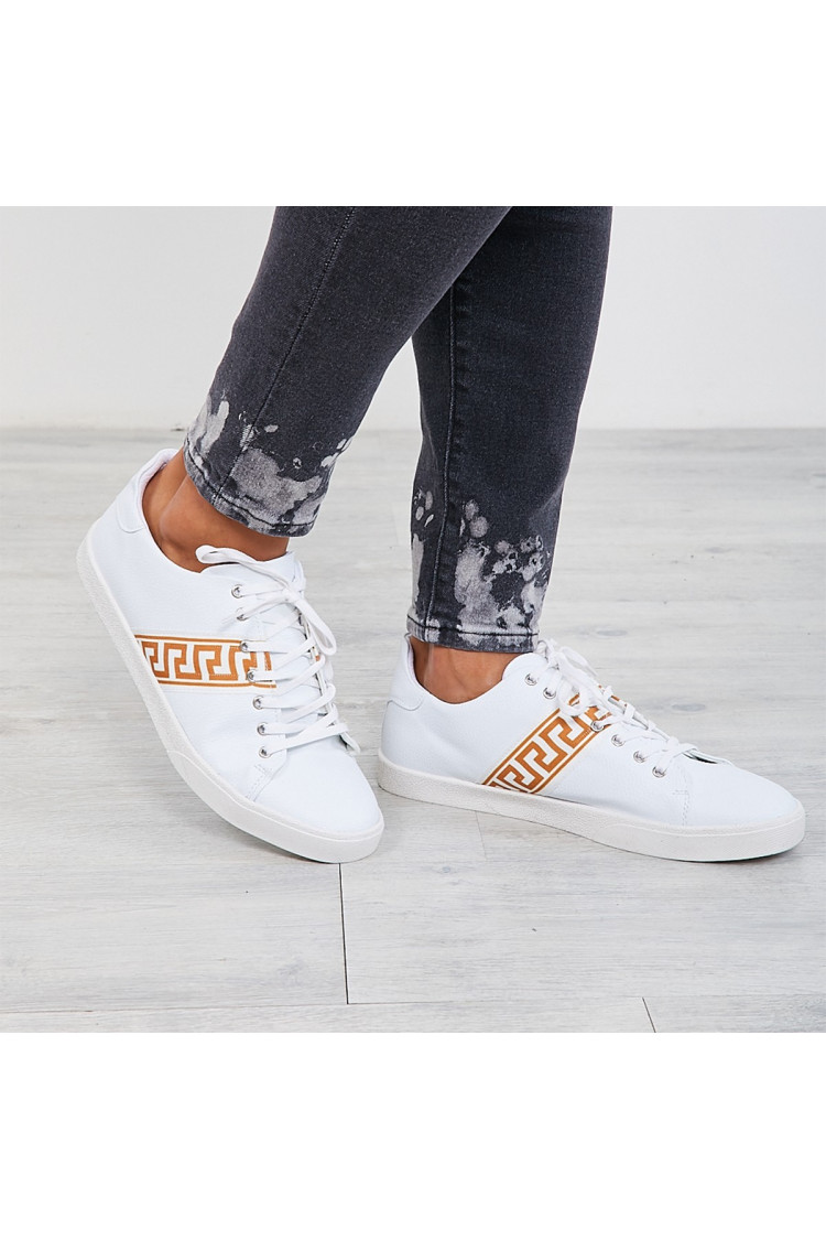 Baskets blanches avec bande à motif grec