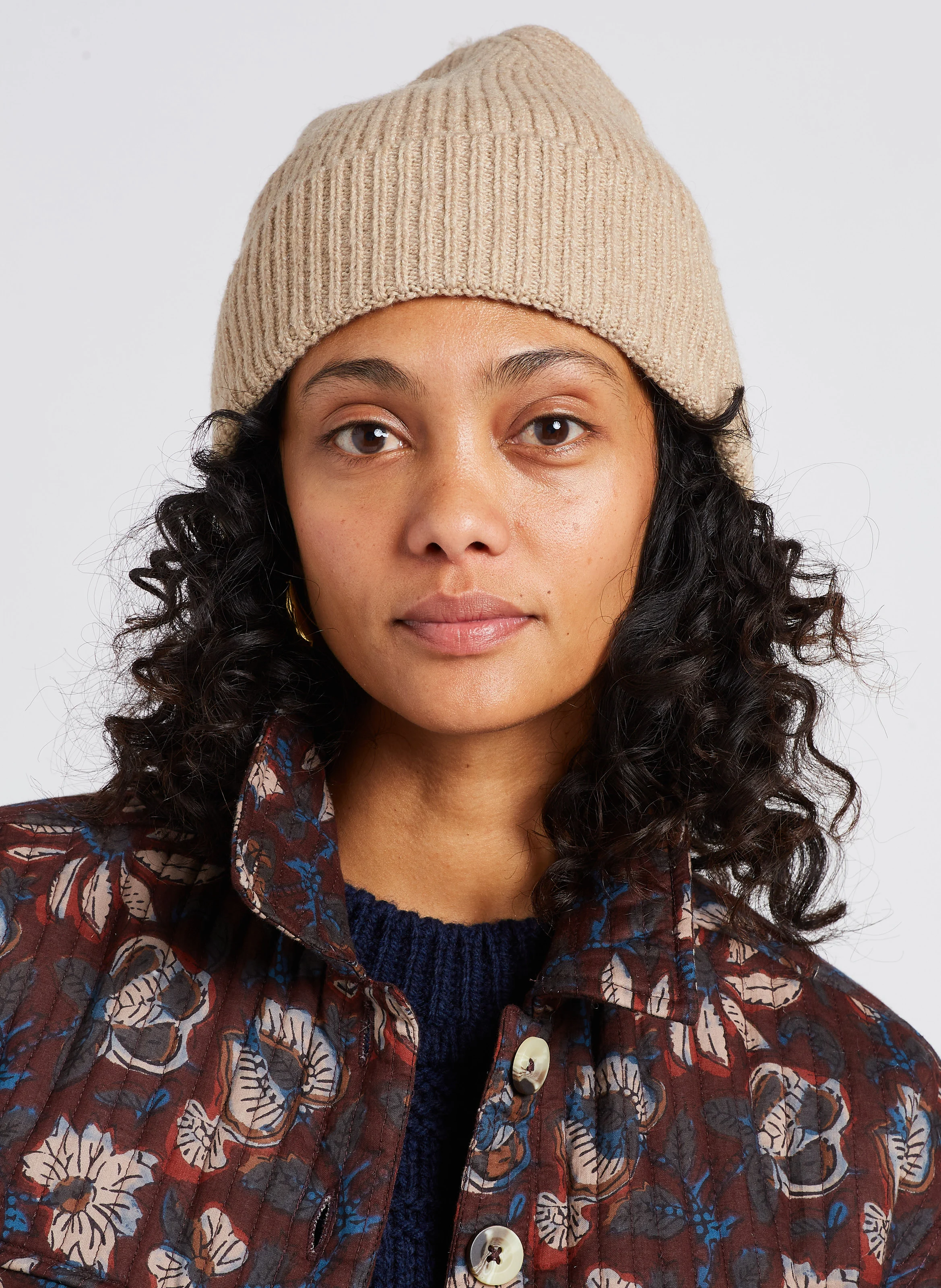 DEBBIE - Bonnet à larges revers | Beige