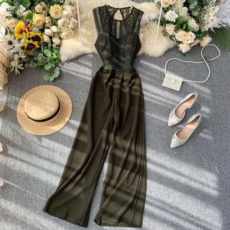 Lucuna - Mouwloze jumpsuit met kanten paneel