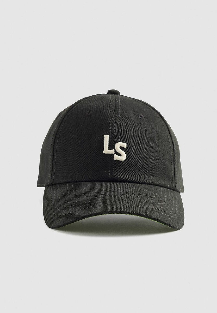 Boné Levi's com monograma LS