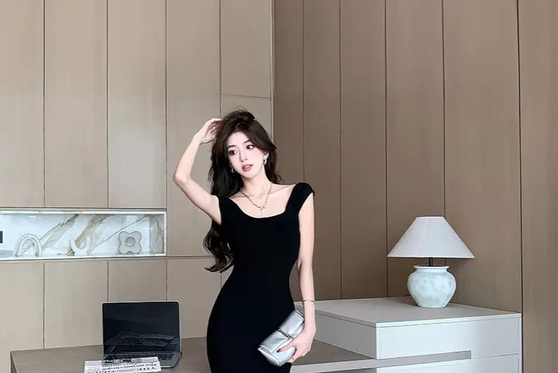 Aurora - Off-Shoulder Maxi-jurk met korte mouwen en effen mantel