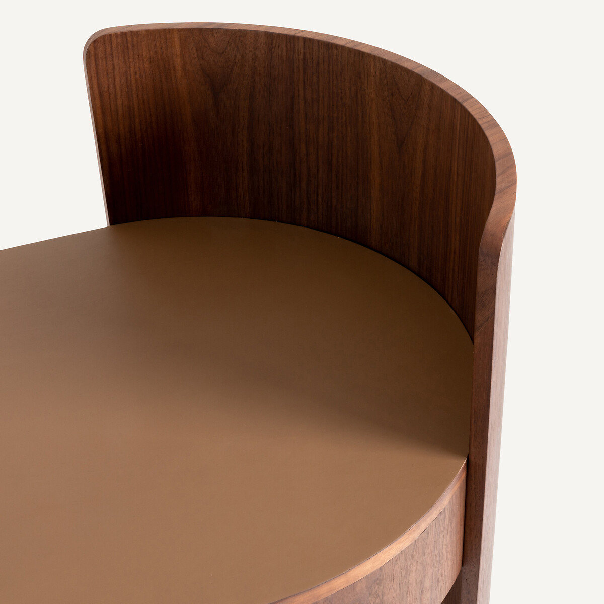 AM.PM<br>Mesa de escritório com folheado de nogueira e couro, Abbas