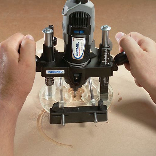 Défonceuse plongeante Dremel pour mini-outil