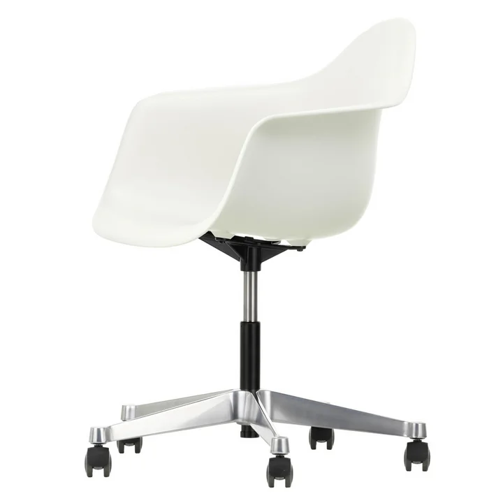 Vitra - Eames Plastic Armchair PACC, poliert / weiss, weiche Rollen (Hartboden)