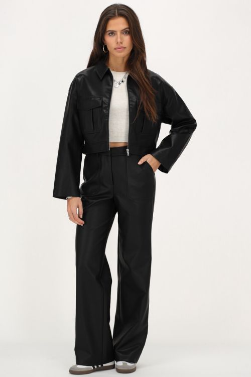 Zwarte leather look broek met zakken