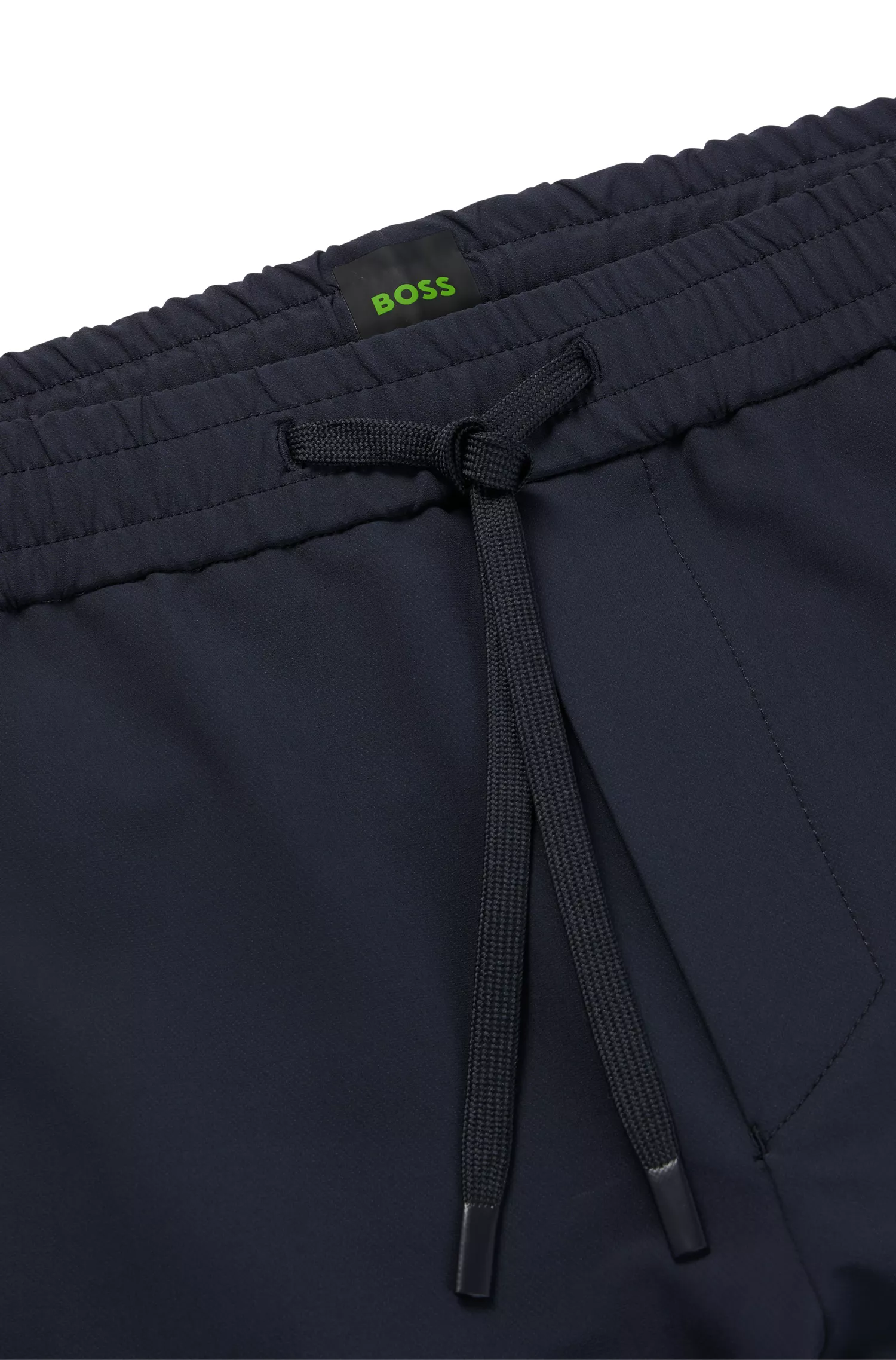 Calça chino BOSS verde-afunilada em tecido elástico em quatro direções, fácil de passar.