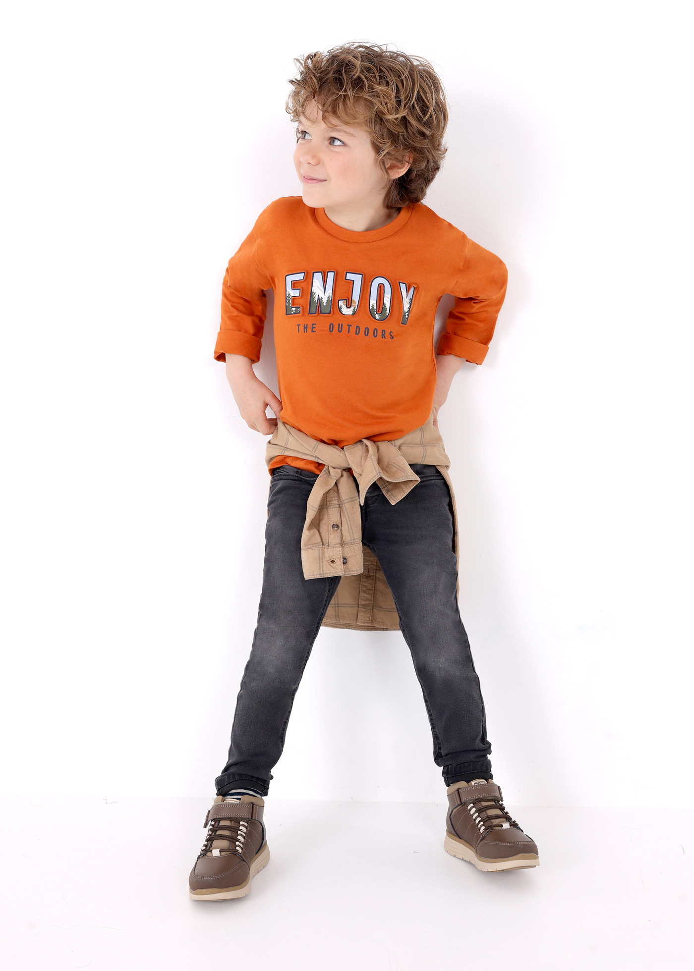Camiseta Better Cotton com estampa em relevo para meninos