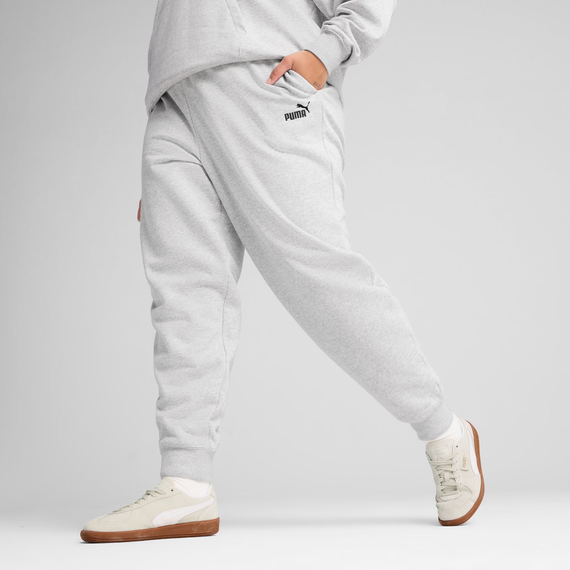 PUMA Trainingshose »ESS SMALL NO. 1 LOGO COMFORT HIGH-WAIST SWEATPANTS FL CL«