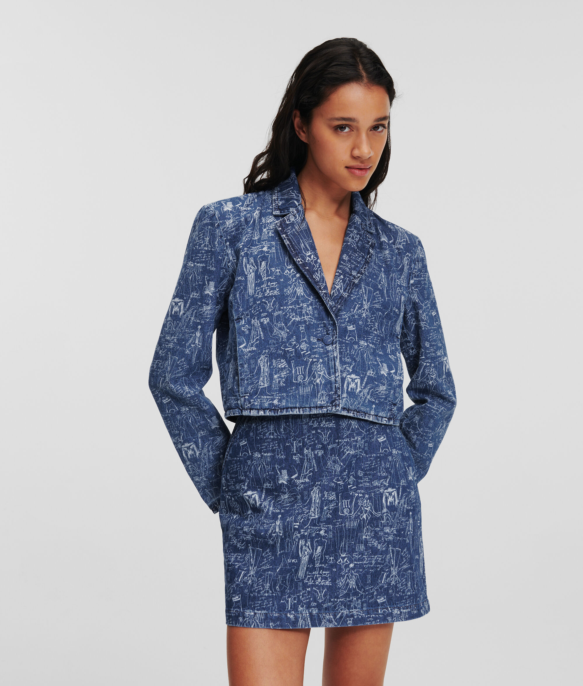 VESTE EN JEAN CROPPED AVEC MOTIF CROQUIS