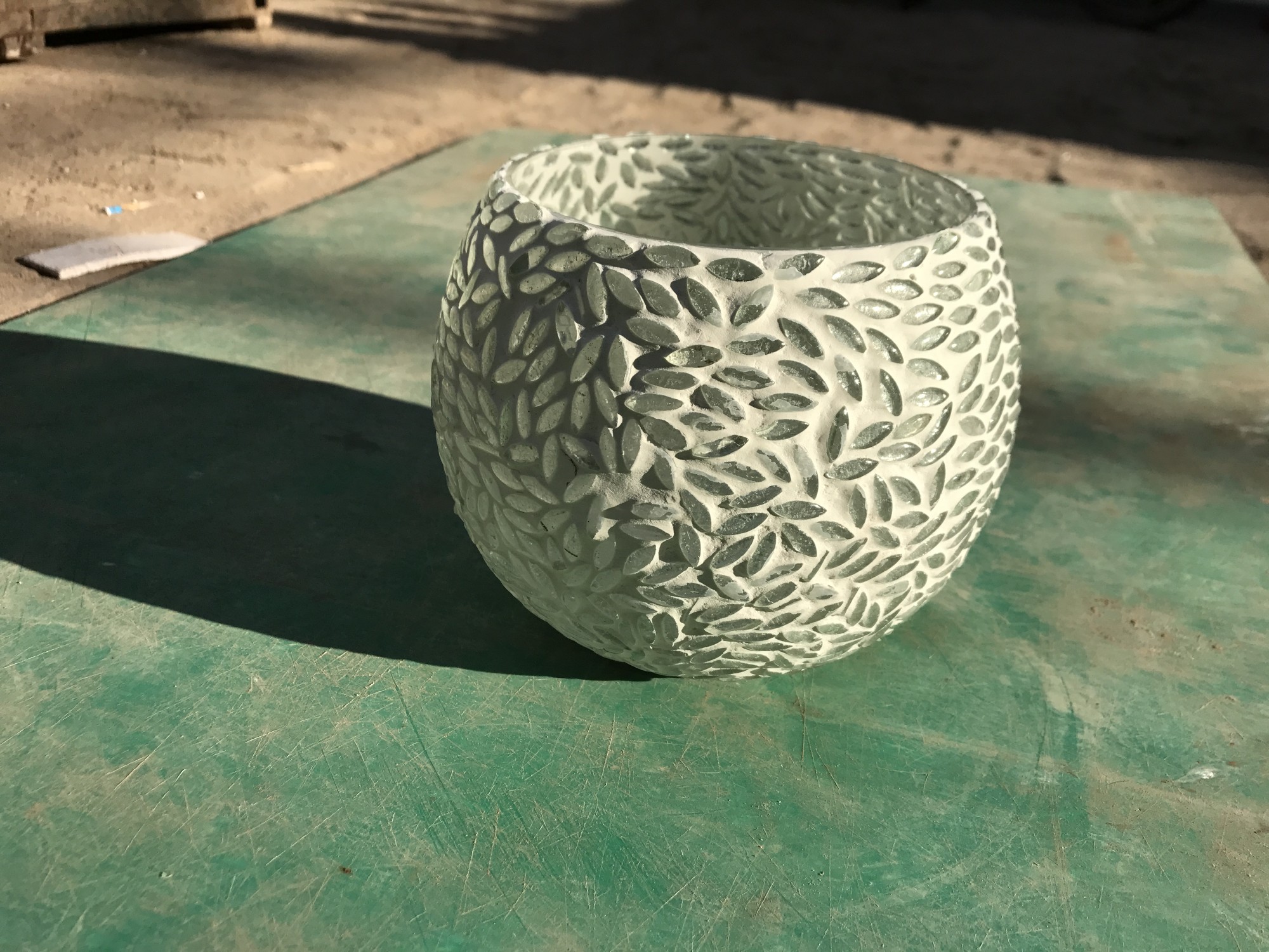 Windlicht 'Weiße Blätter', weiß, Ø 11 cm, H 9 cm von fischer's lagerhaus