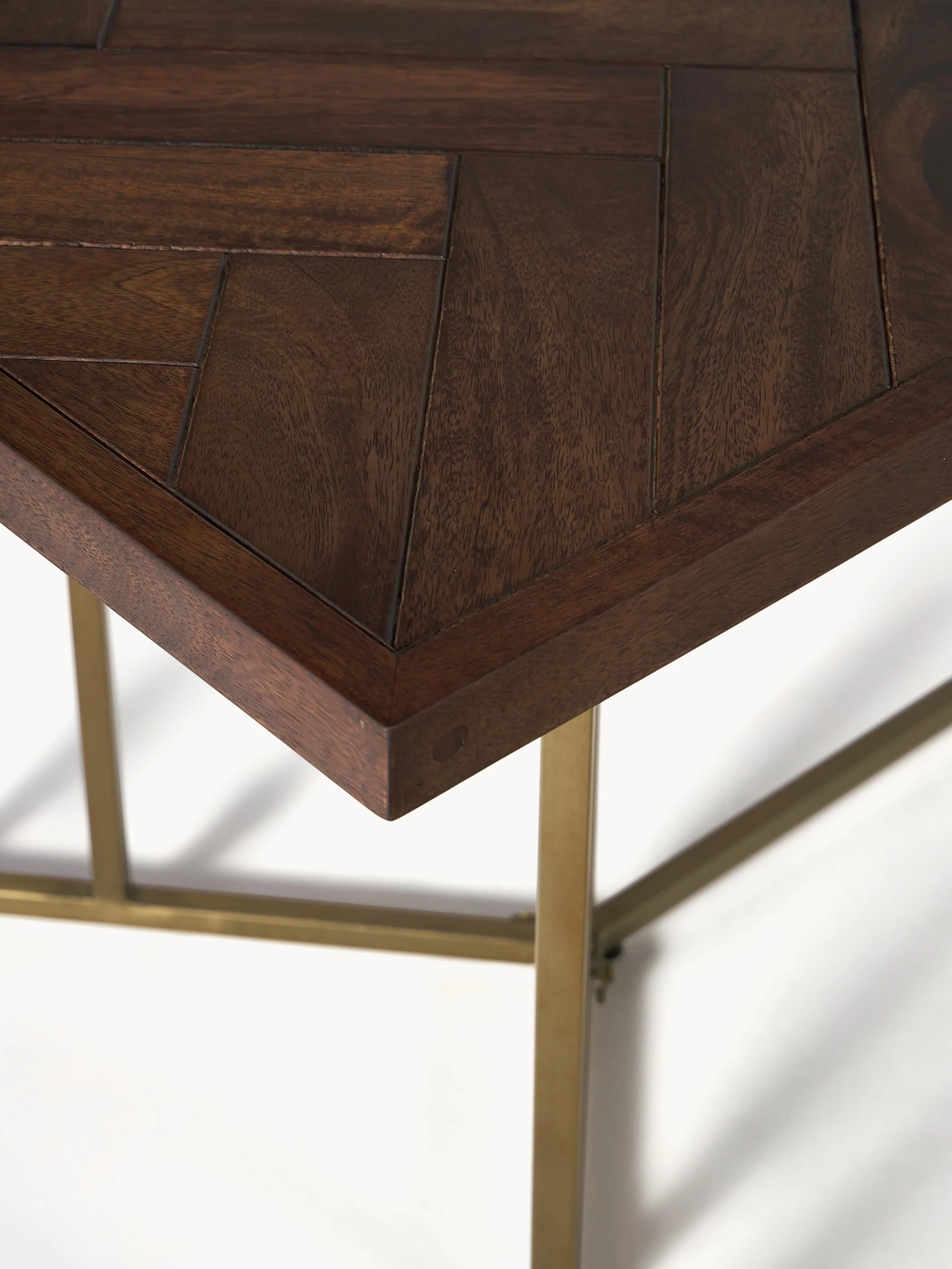 Eettafel Luca van mangohout met visgraat-patroon, in verschillende formaten