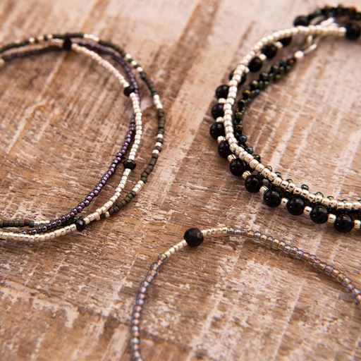 A Beautiful Story Knowing Armbånd, Black Onyx, 16-22 cm