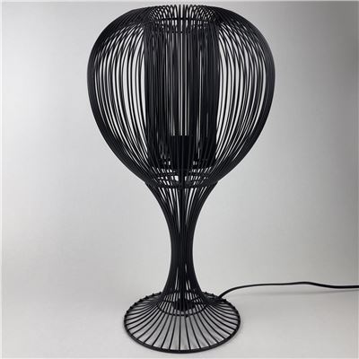 Lampe à poser en métal filaire