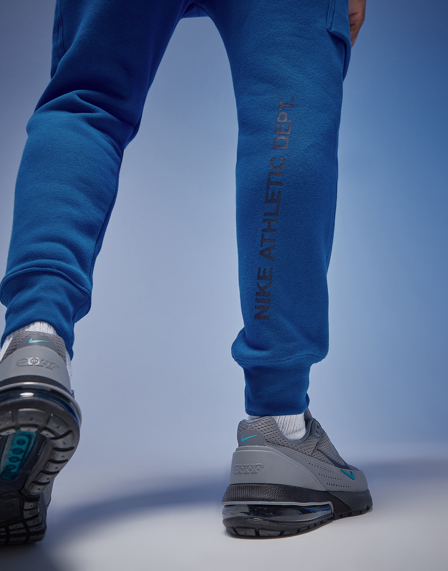 Nike Athletic Fleece Cargo Joggers