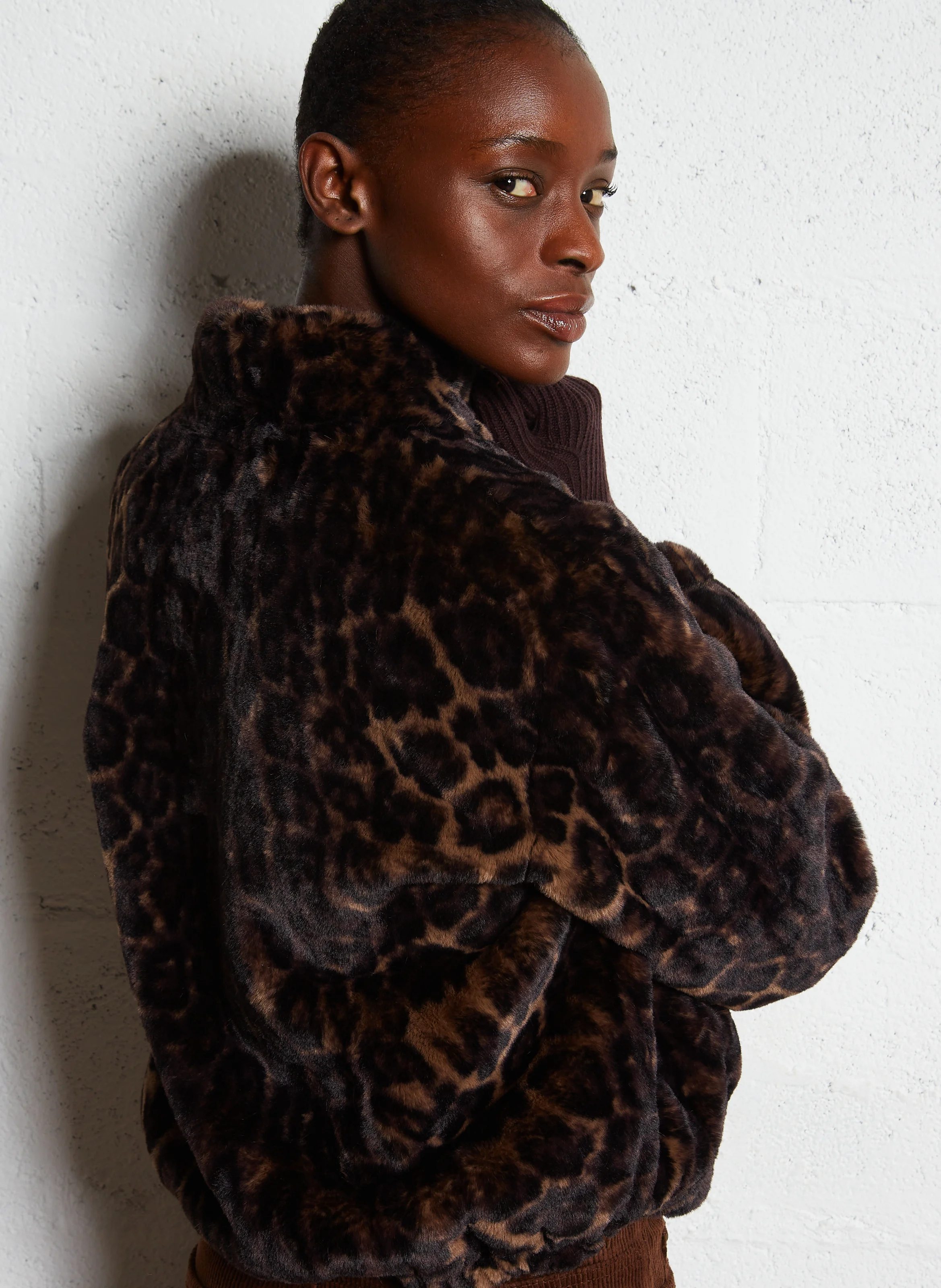 MACYLIA - Manteau court en fausse fourrure| Marron