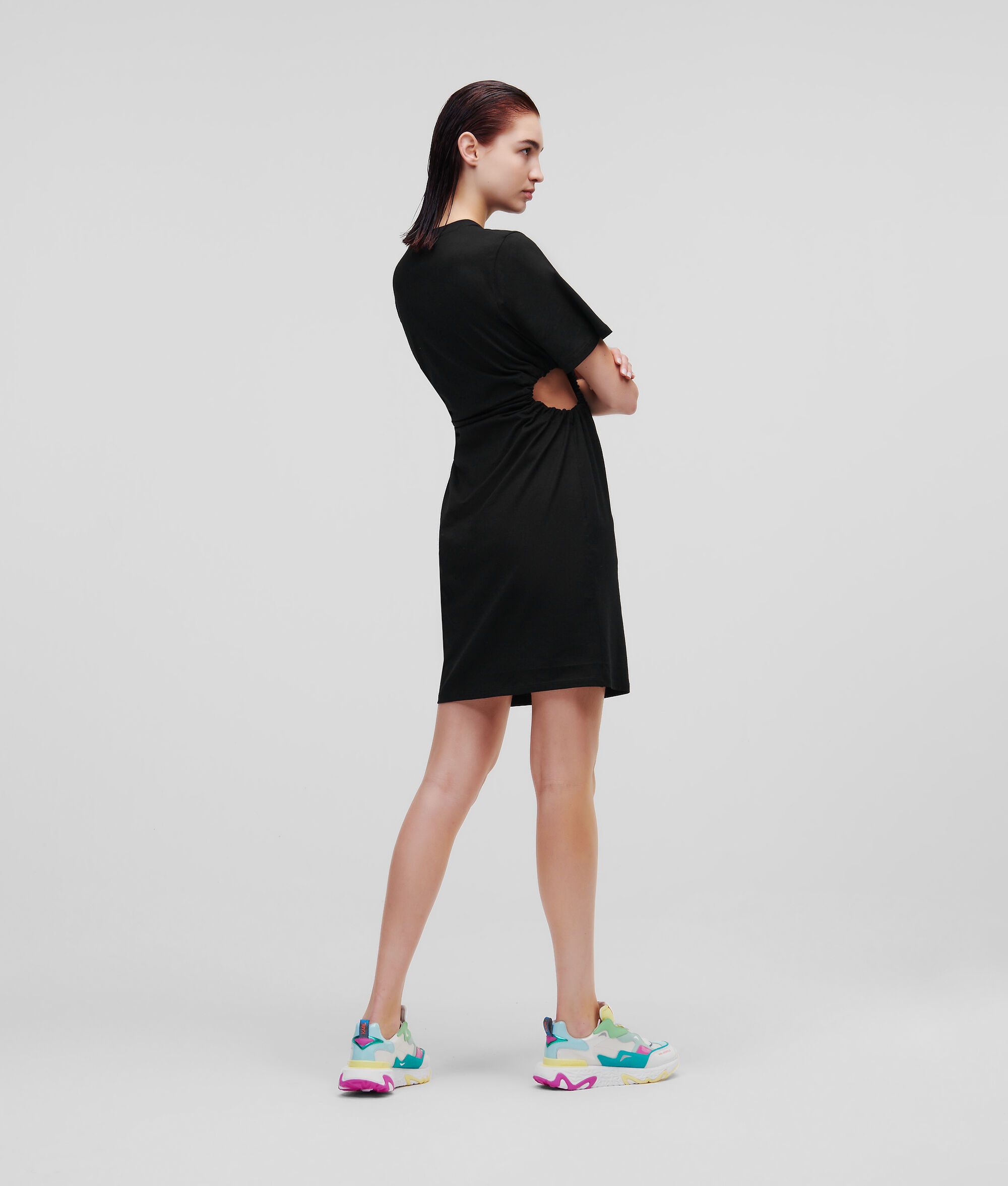 ROBE EN JERSEY AVEC DÉCOUPE