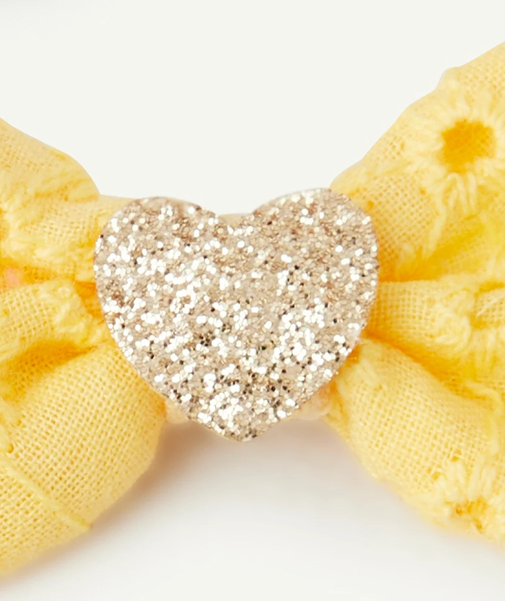 LOT DE 3 BARRETTES BÉBÉ FILLE AVEC PATCH COEUR PAILLETÉ ET BRODERIES FLEURS