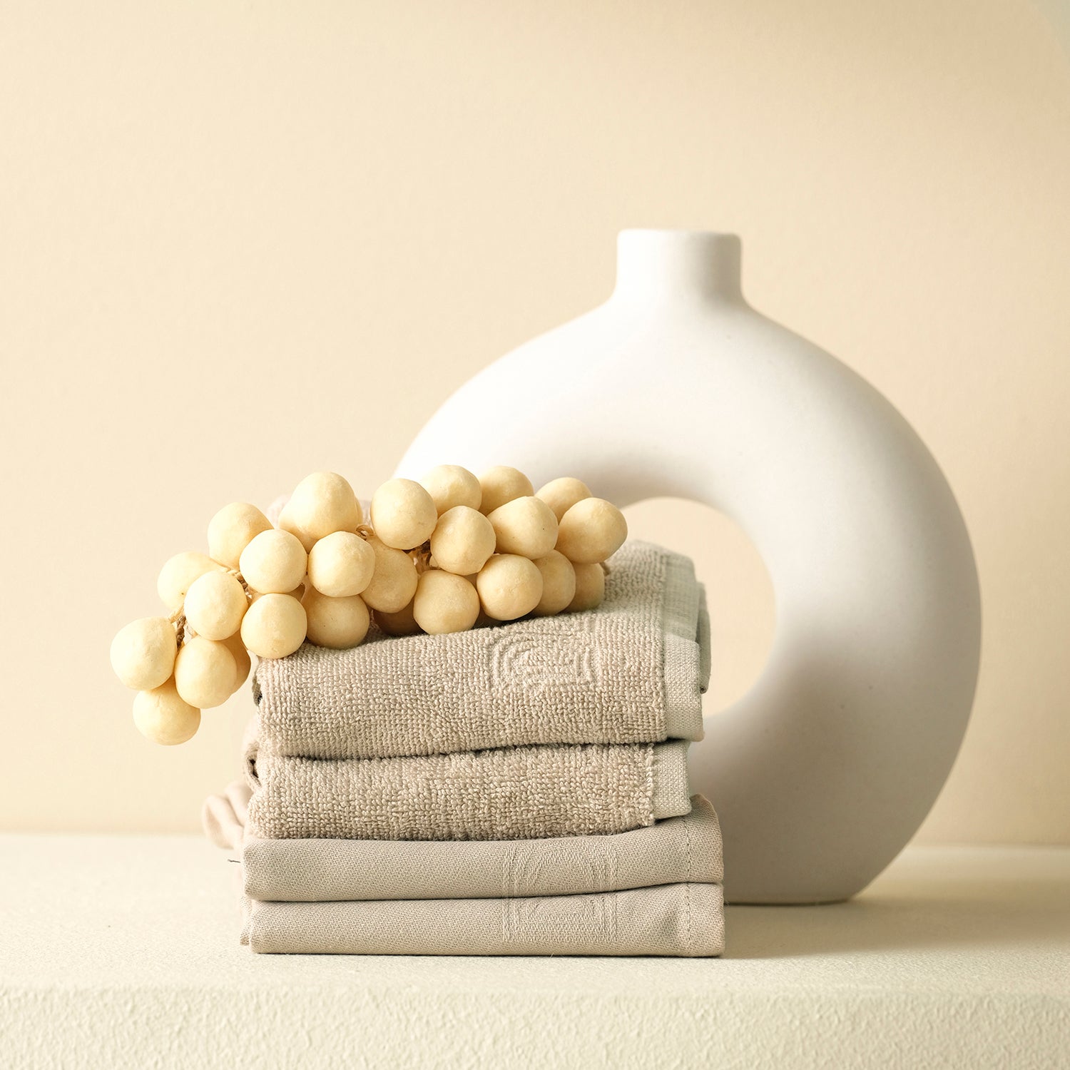 DDDDD theedoek Logo taupe 60 x 65 cm