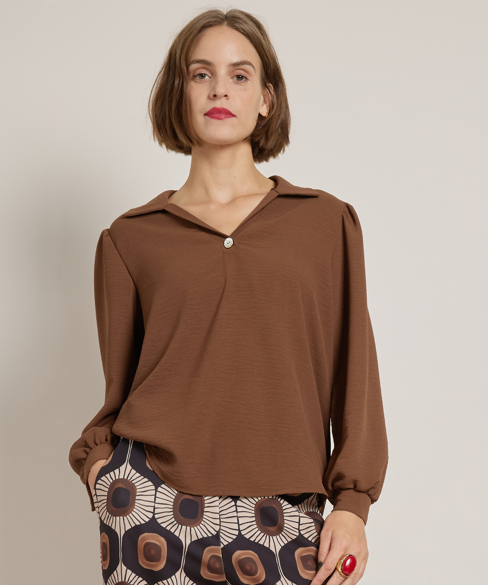 v-hals top met knoop