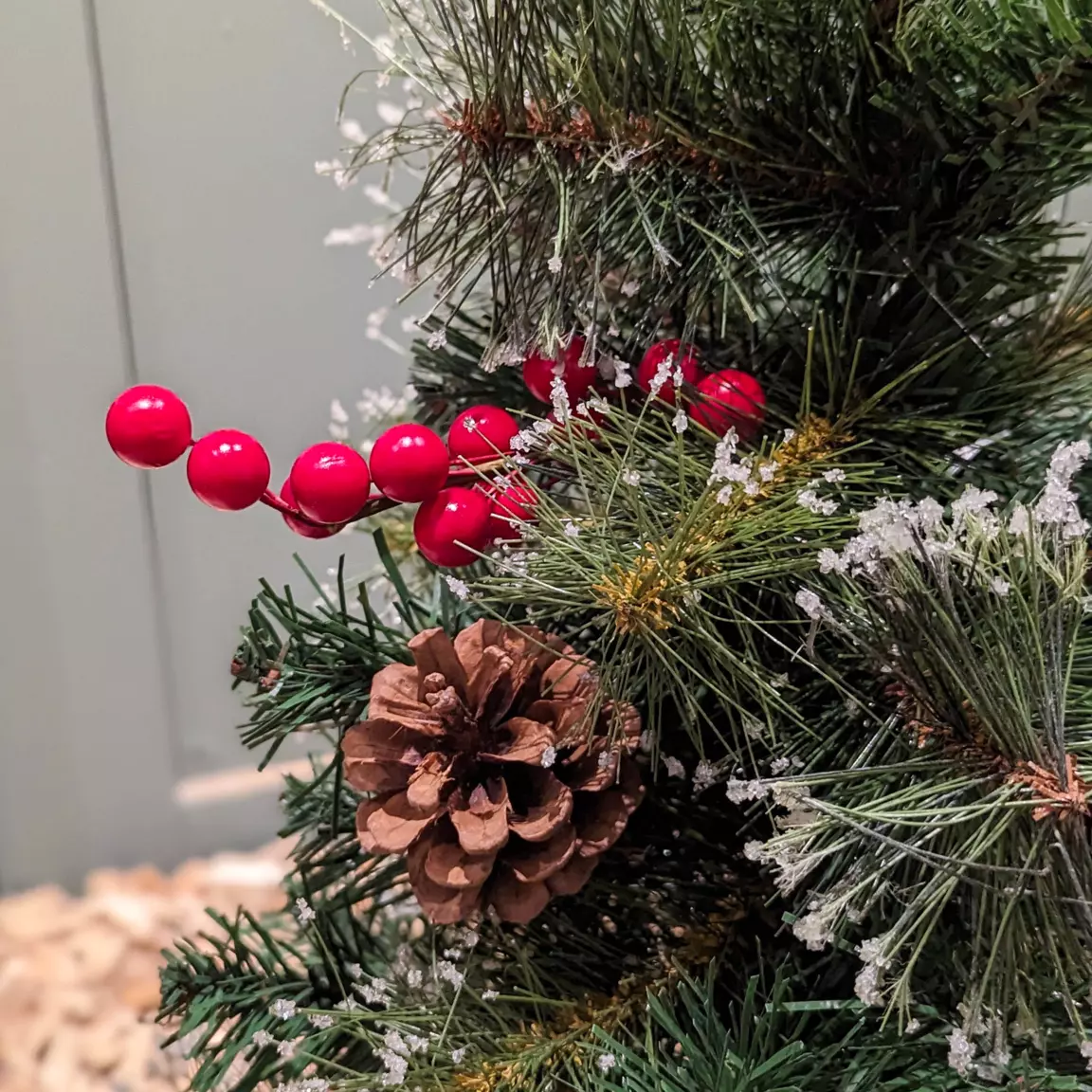 Sapin artificiel de table (H60 cm) Pomme de pin Vert enneigé