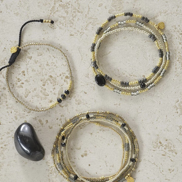A Beautiful Story Decent Black Onyx Bracelet GC Gold