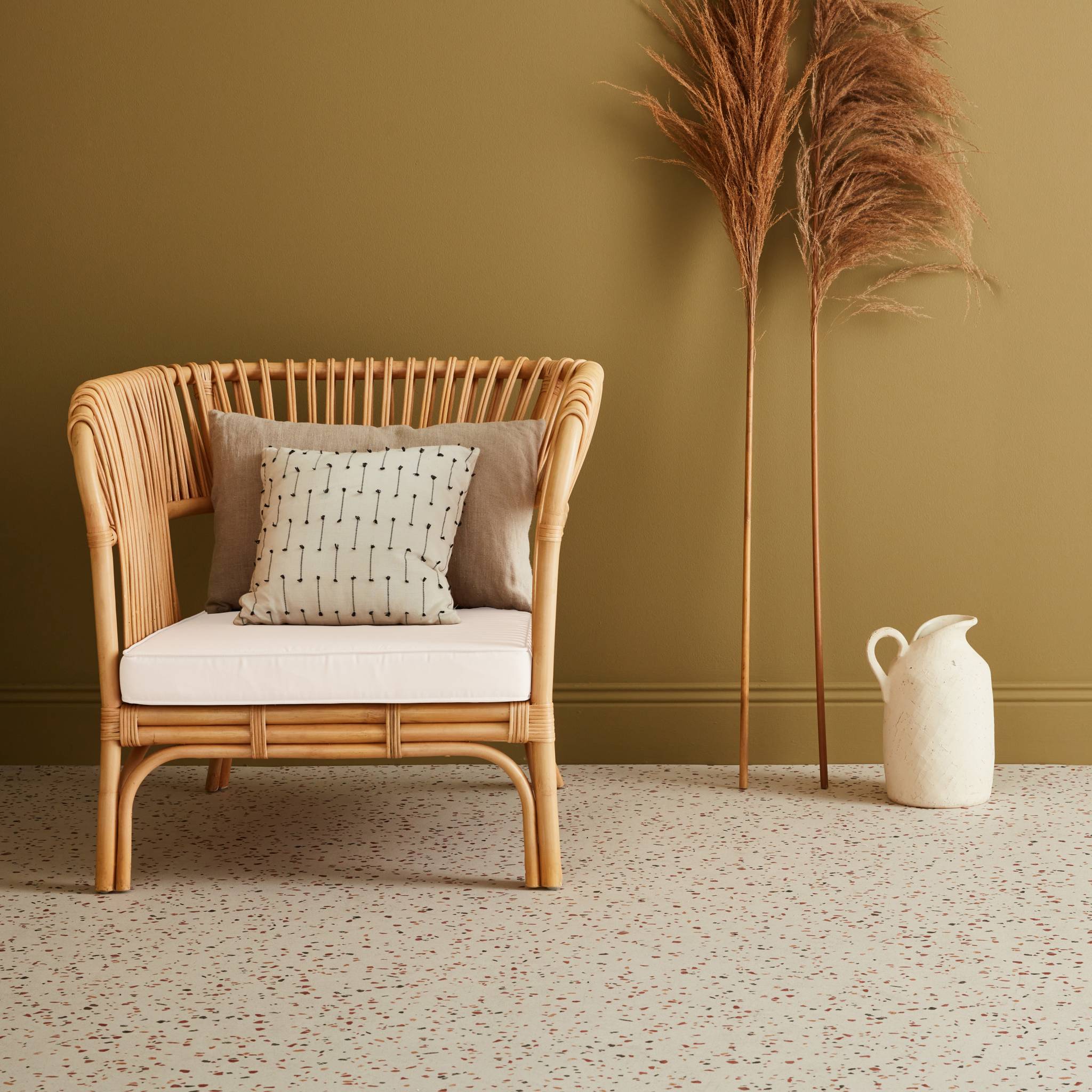 Fauteuil en rotin avec coussin d'assise. Moorea. L 76 x p 84 x h 75cm