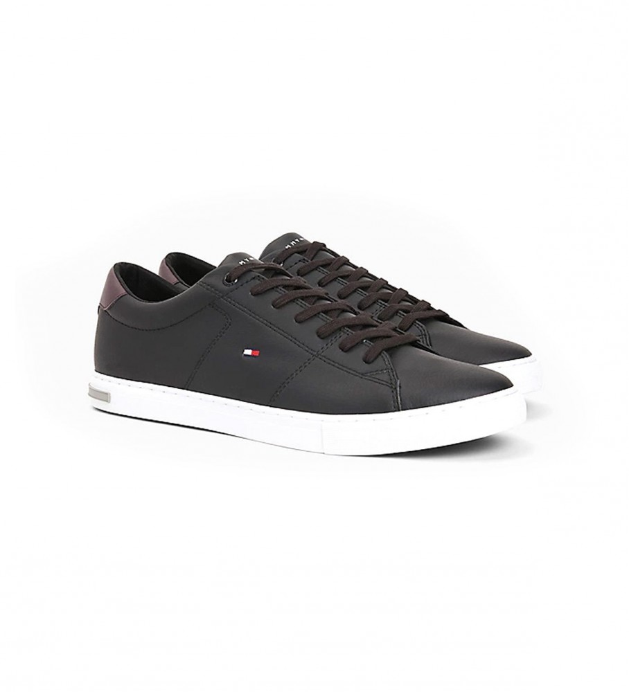 Tênis Tommy Hilfiger Essential em couro vulcanizado, preto
