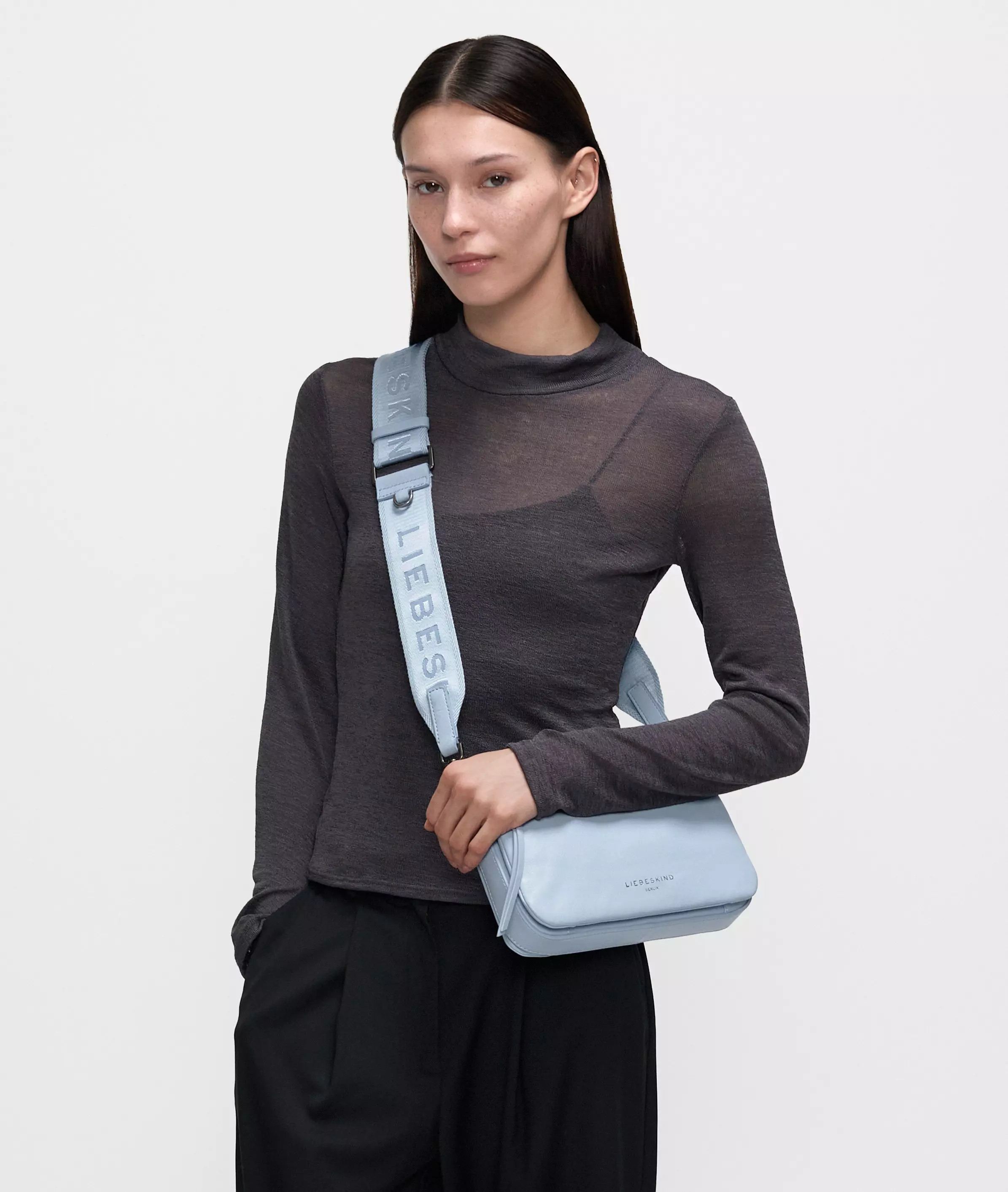 Shoulder strap with logo Long shoulder strap with logo lettering
