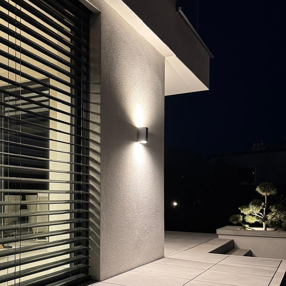 QAZQA Wandlamp zwart 2-lichts IP44 met schemersensor - Baleno II