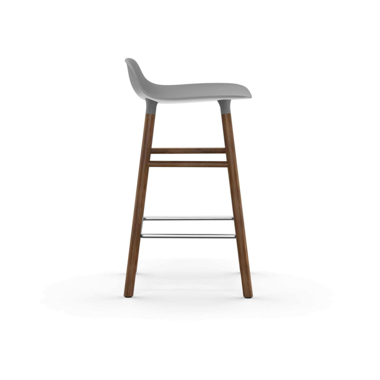 Normann Copenhagen Form Barstool barkruk 65cm met walnoten onderstel zwart