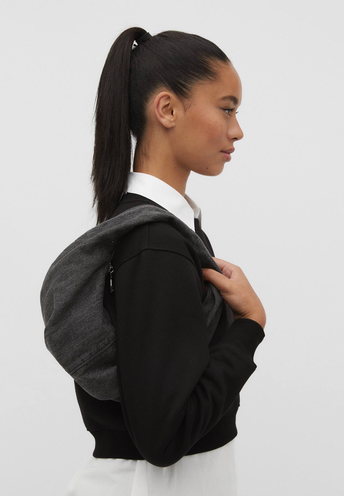 Bolsa meia-lua de jeans