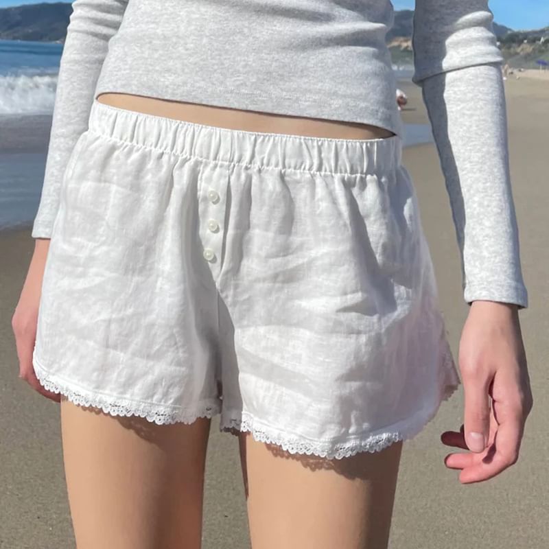 PolkaBella - Lage, effen hotpants met kanten rand