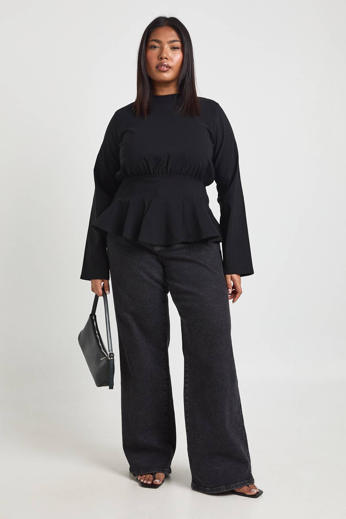 boohoo Haut Grande Taille À Manches Longues Avec Ourlet À Volants